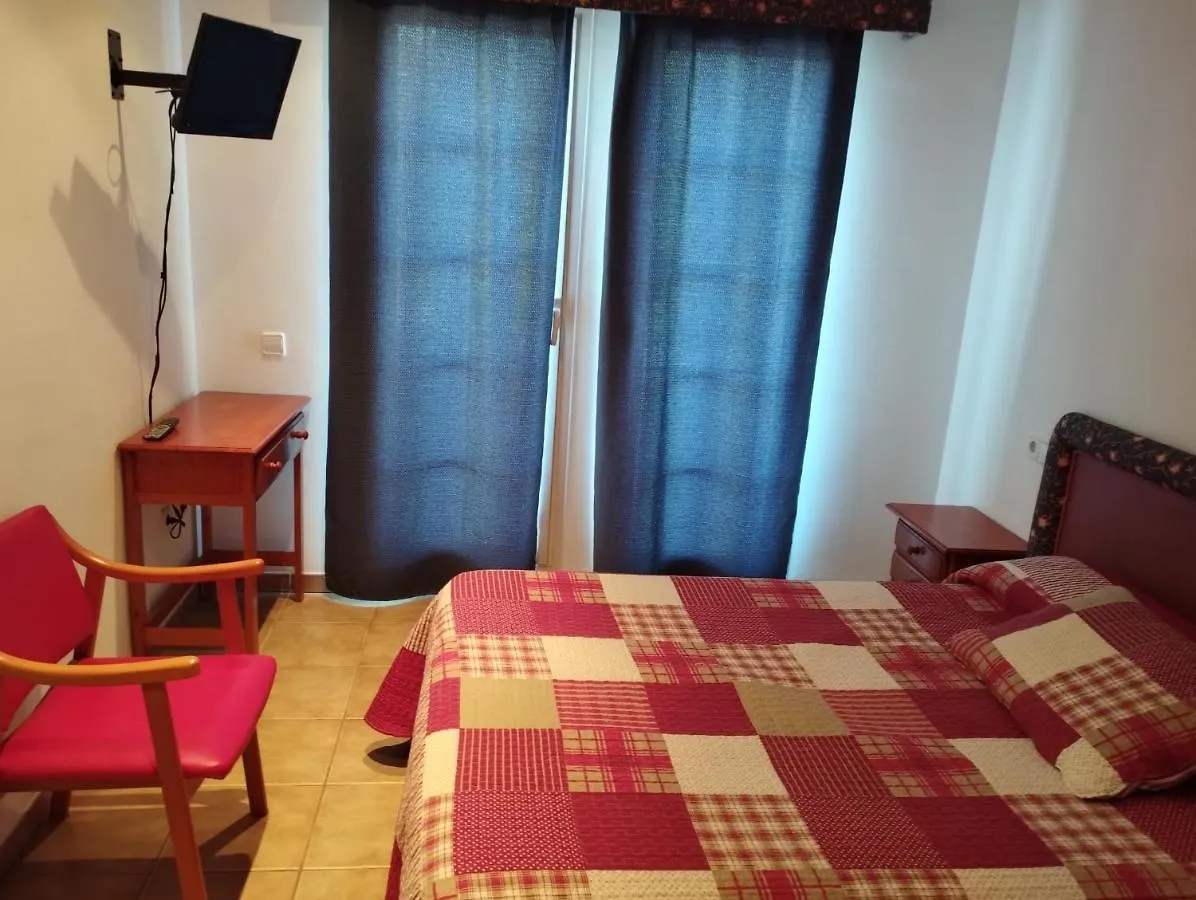 Hostal Restaurant Paca Риумар